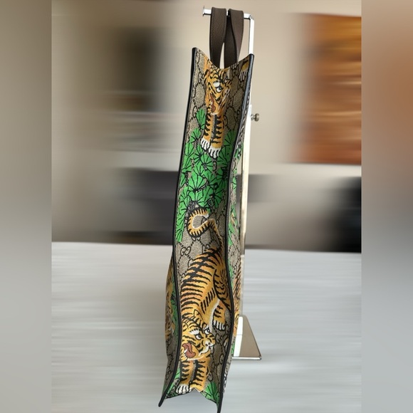 Gucci GG Supreme Bengal Tiger Tote - Picture 5 of 9